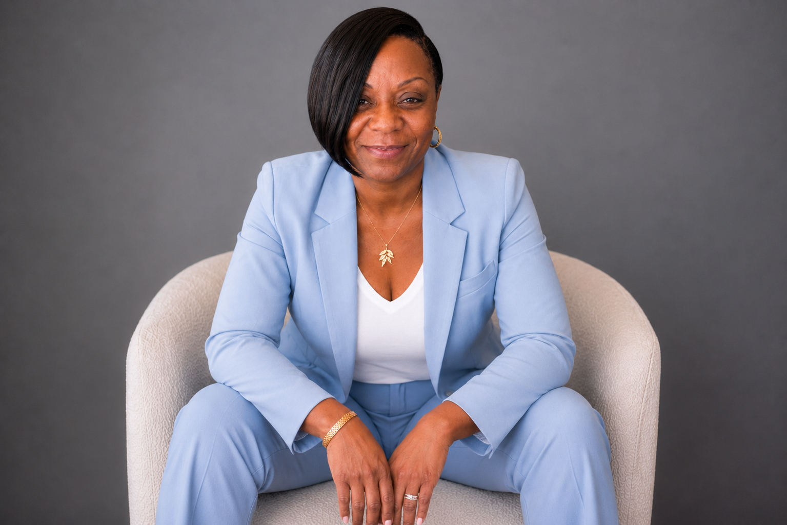 Mia | author of Waffles & Wisdom